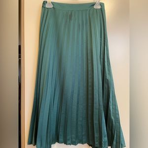 Pleated skirt